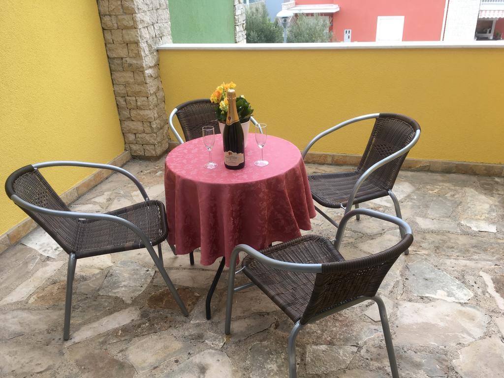 Apartmani Svjetionik Umago Esterno foto